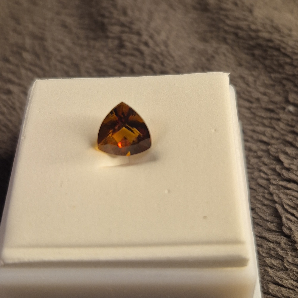 Topaz 1.5 ct triangle 8mm trilliant cut